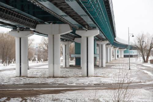 Опорные колонны бутовской ветки метро остались без присмотра