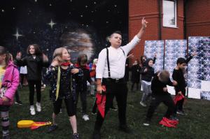 «Звездный» концерт детского лагеря в Потапово: разогнали холода!