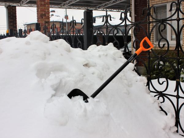 Складируйте снег у въезда в домовладение, а не на проезжей части!